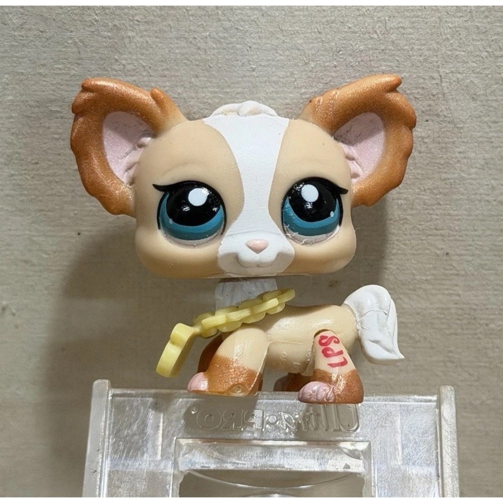 Littlest Pet‎ Shop LPS 1082 Brown White Shimmer Chihuahua Dog Blue Eyes Hasbro